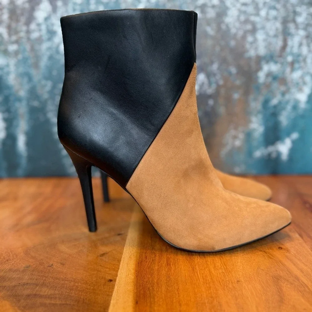Charles by Charles David Minimalist Suede/Leather Boots – Camel & Black: EUC